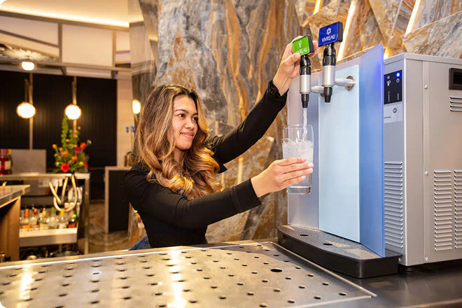 Atlantis Casino Uses Vivreau Water to Cut 1 Million Plastic Bottles Per Year from Waste Streams